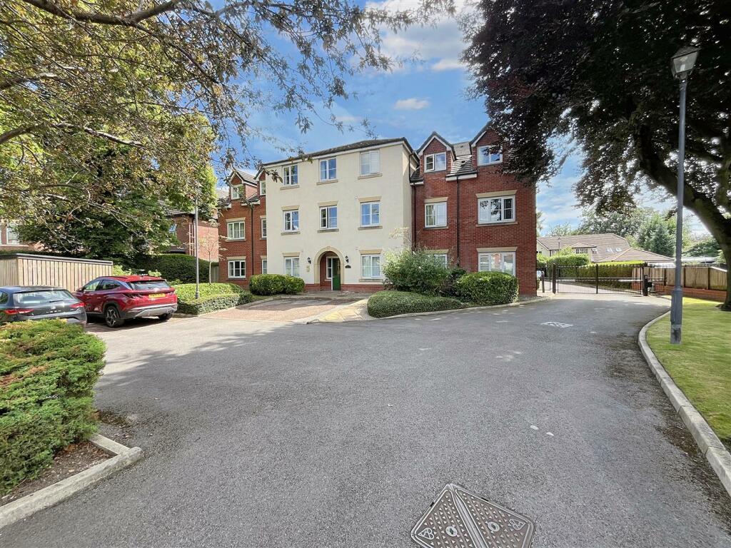 2 bedroom apartment for sale in Marsland Road, Sale, M33