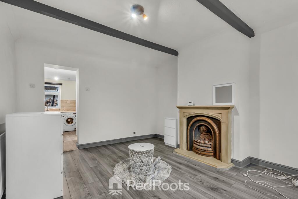 2 bedroom terraced house for sale in Pontefract Road, Knottingley, West