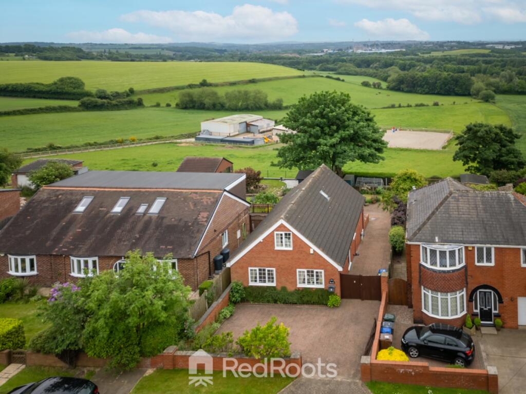 4 bedroom detached house for sale in Royston Road, Cudworth, Barnsley