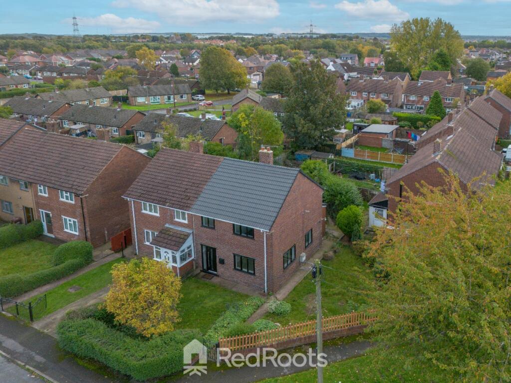 3 bedroom semidetached house for rent in Rose Avenue, Upton