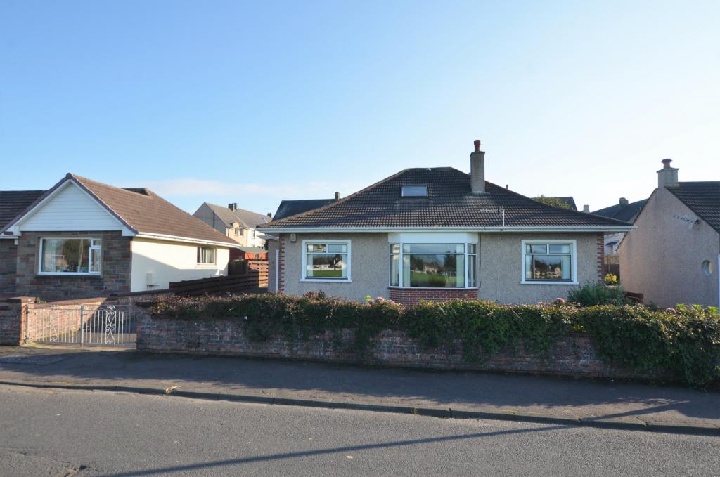 4 bedroom detached bungalow for sale in 17 South Park Avenue, Girvan