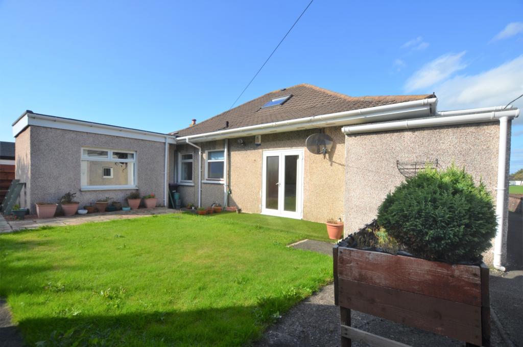 4 bedroom detached bungalow for sale in 17 South Park Avenue, Girvan