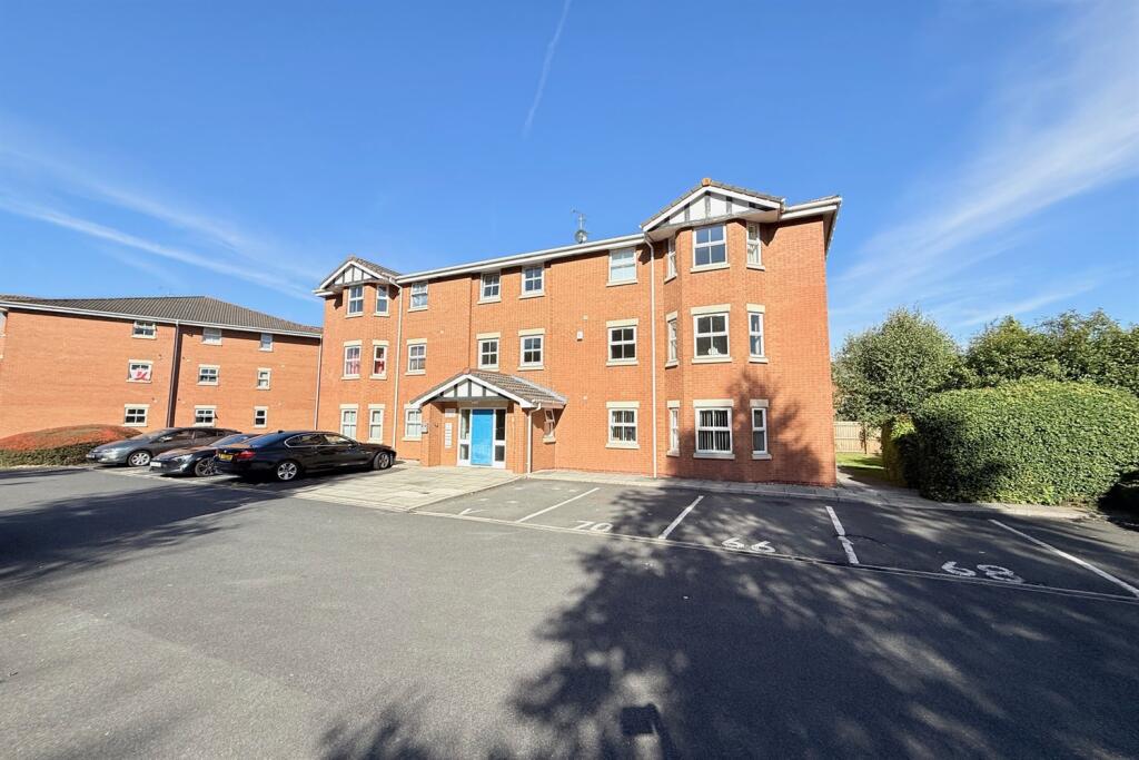 Main image of property: Finsbury Close, Great Sankey, Warrington, WA5 1QT