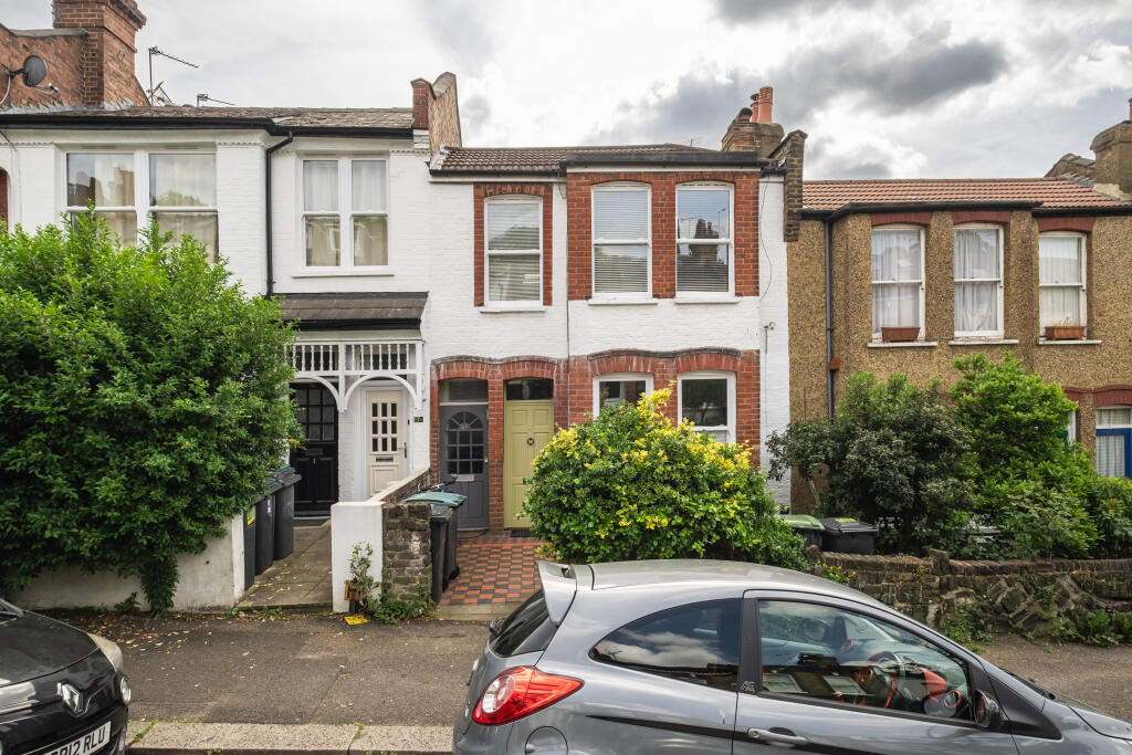 1 bedroom flat for sale in Alexandra Gardens, London, N10