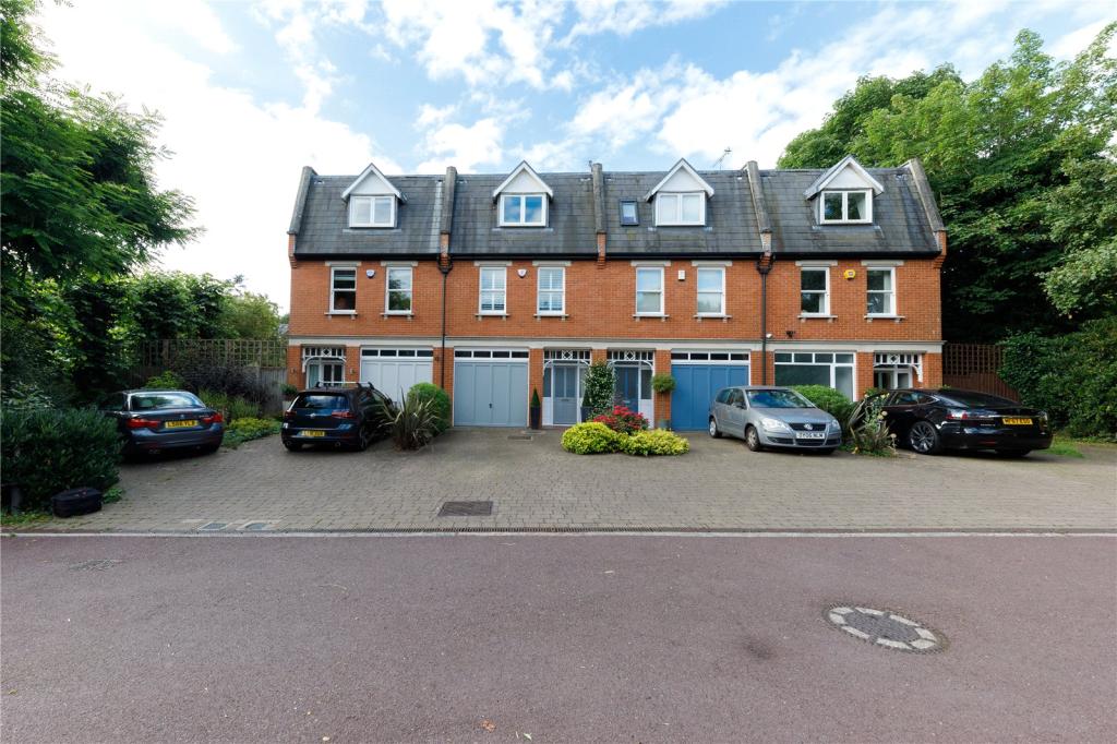 3 bedroom terraced house for sale in Parham Way, London, N10