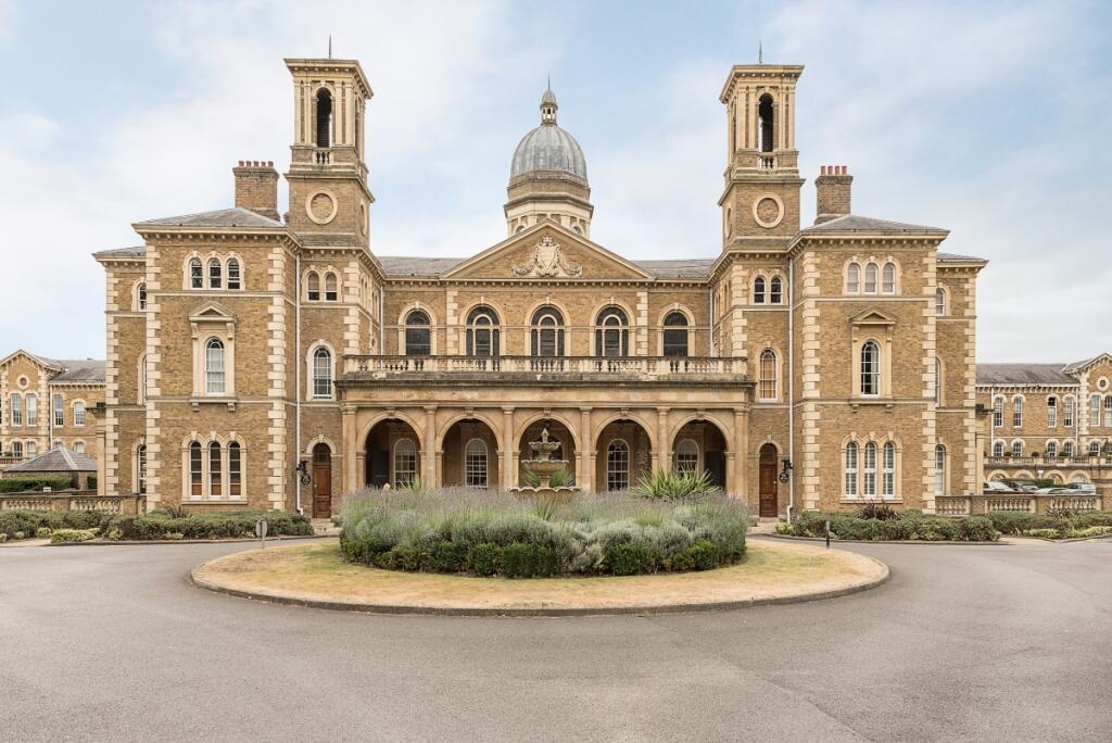 Main image of property: Royal Drive London N11