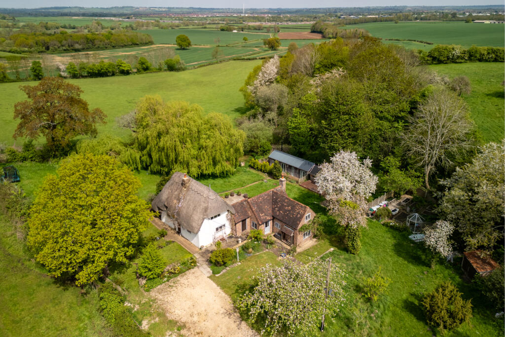 Main image of property: Eythrope Road, Stone, Aylesbury, Buckinghamshire, HP17