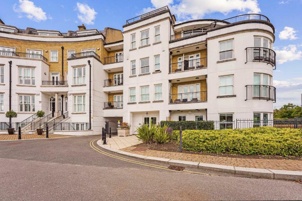 3 bedroom flat for sale in Imperial Crescent, Fulham, SW6