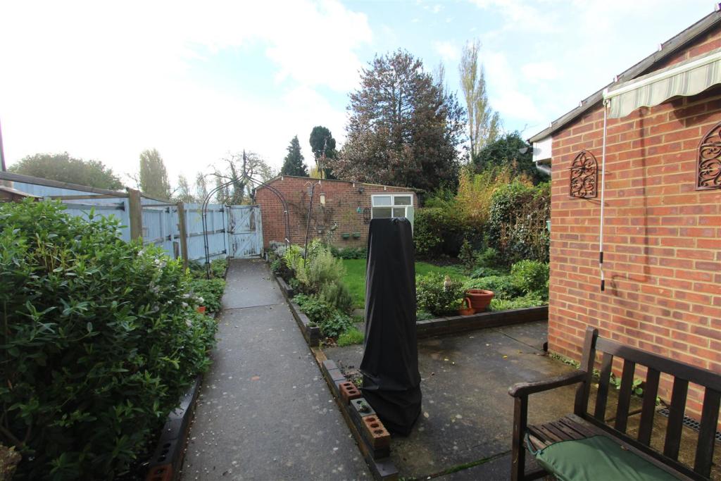 3 bedroom semidetached house for sale in London Road, Teynham
