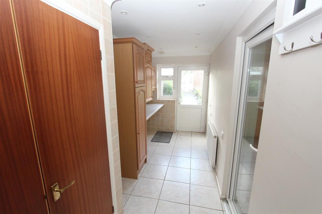 3 bedroom semidetached house for sale in London Road, Teynham