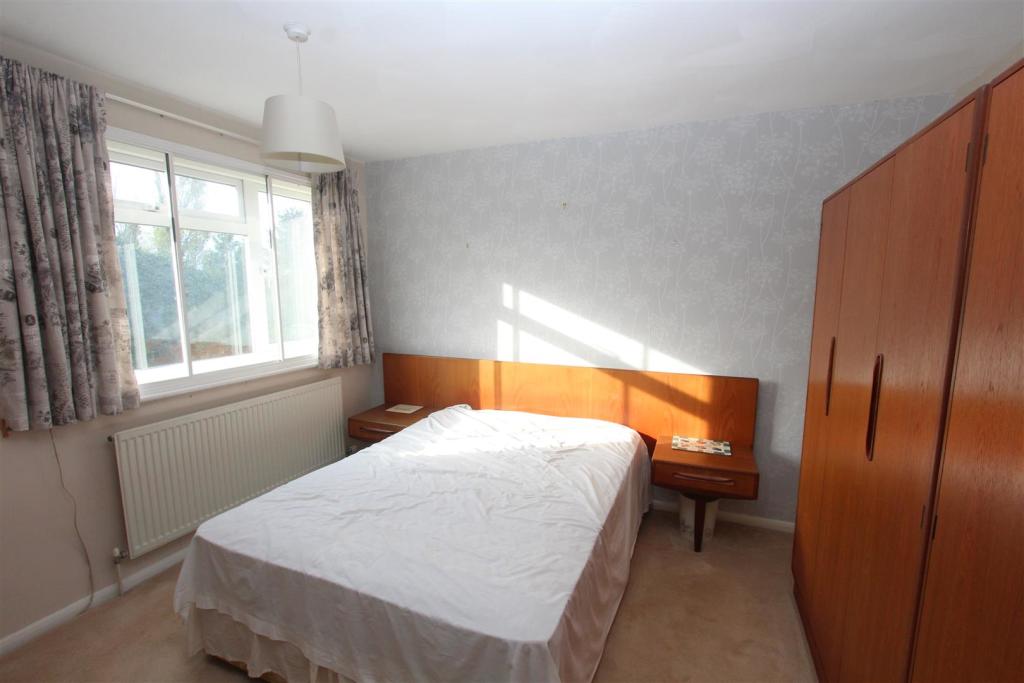 3 bedroom semidetached house for sale in London Road, Teynham