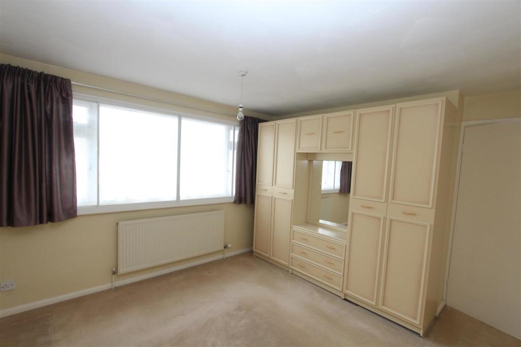 3 bedroom semidetached house for sale in London Road, Teynham