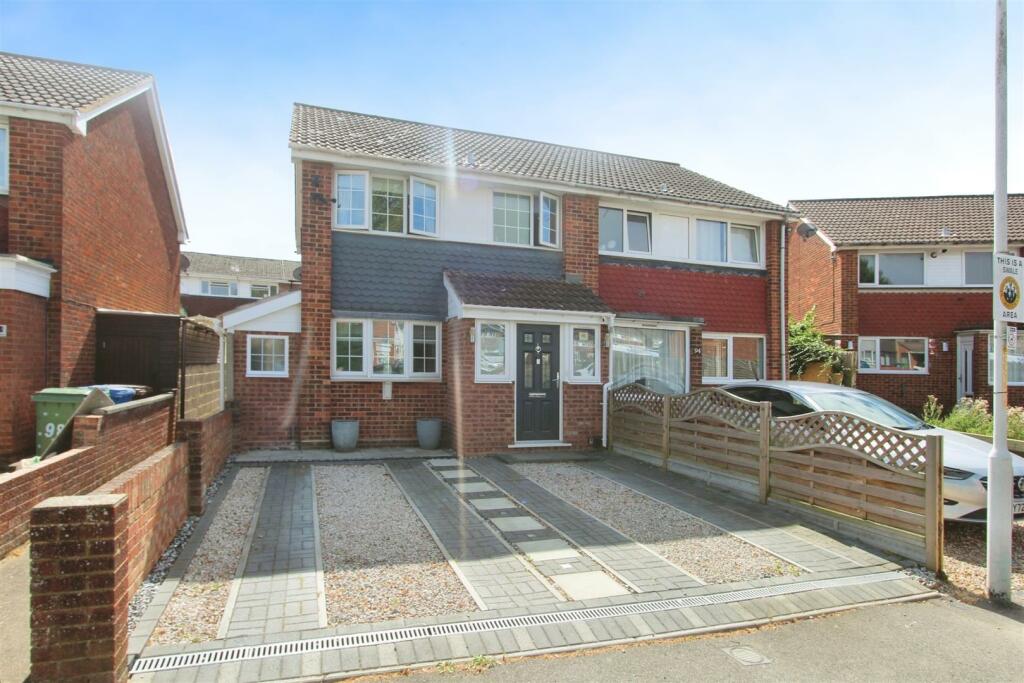 3 bedroom house for sale in Coombe Drive, Sittingbourne, ME10