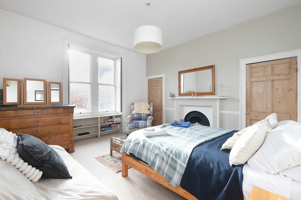 Additional property image - Flat 2, 3 Hanover Place, Bath
