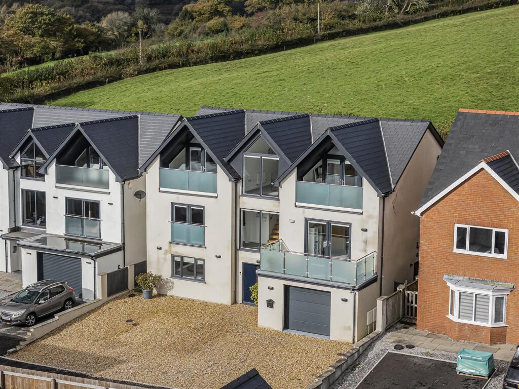 Main image of property: Abergarw Meadow, Brynmenyn