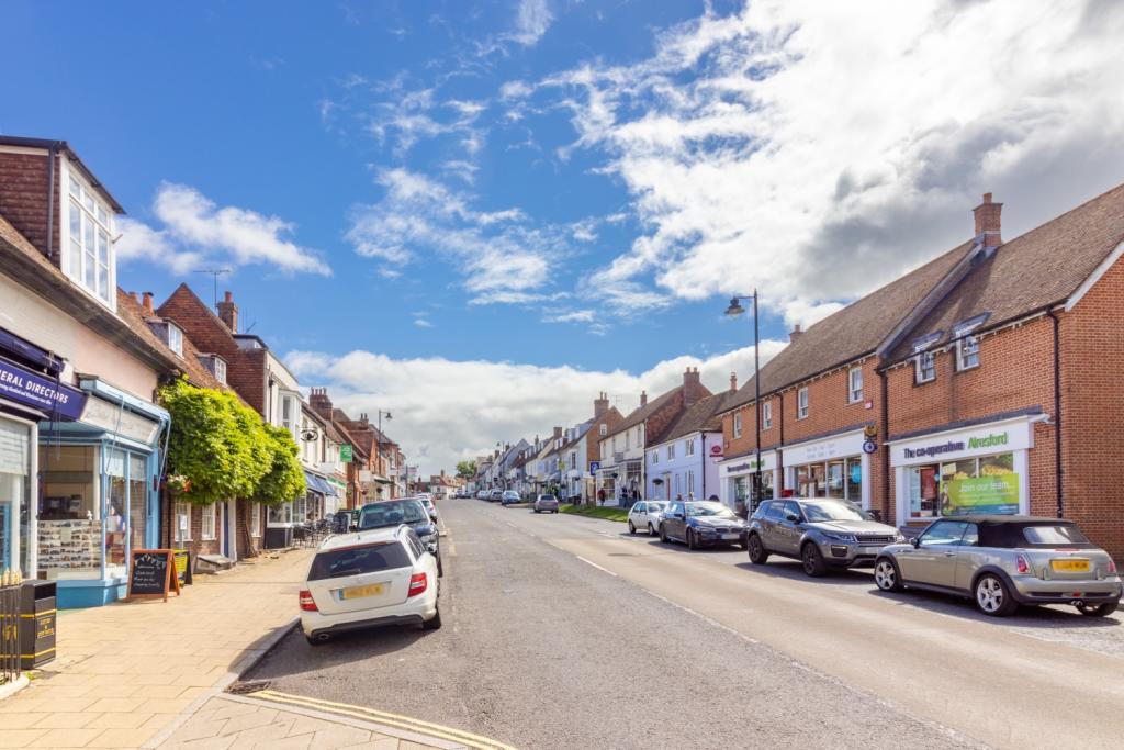 Commercial property for rent in West Street, Alresford, Hampshire, SO24