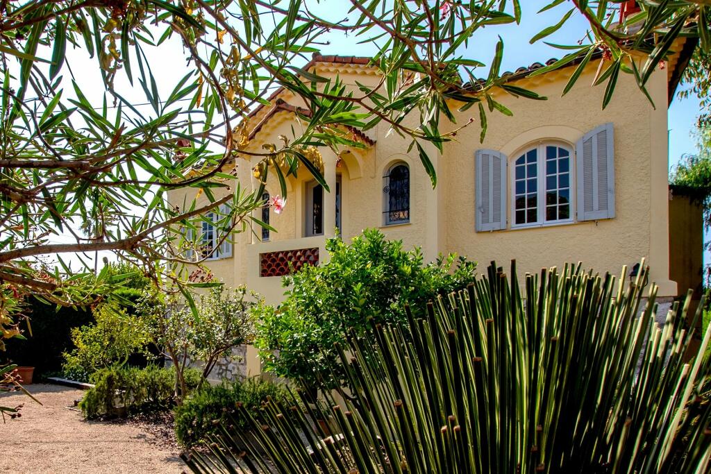Main image of property: Provence-Alps-Cote d`Azur, Alpes-Maritimes, Cagnes-sur-Mer