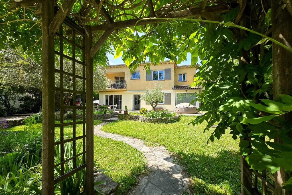 Main image of property: Provence-Alps-Cote d`Azur, Alpes-Maritimes, Valbonne