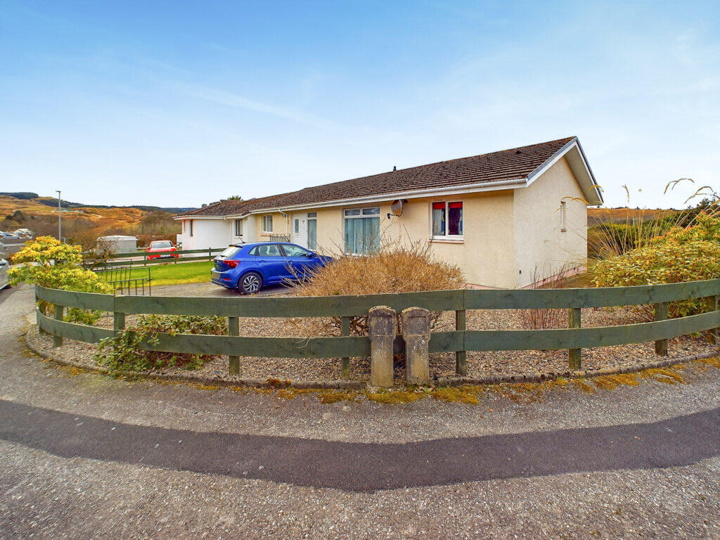 4 bedroom semi-detached bungalow