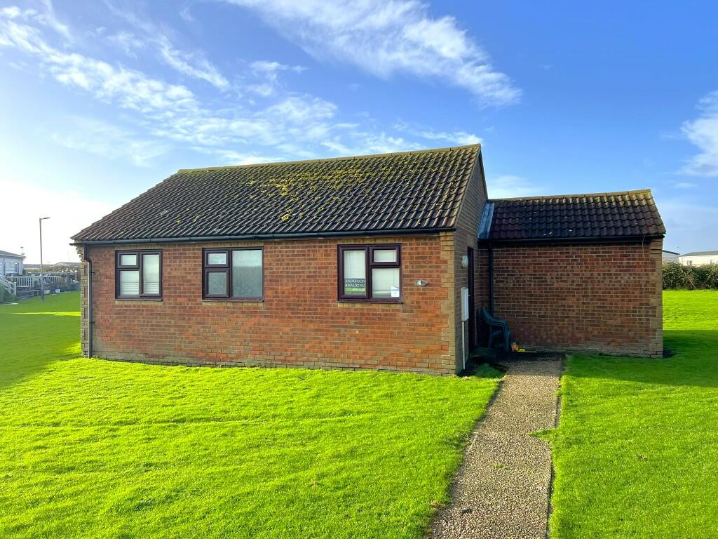 3 bedroom chalet for sale in New Lydd Road, TN31