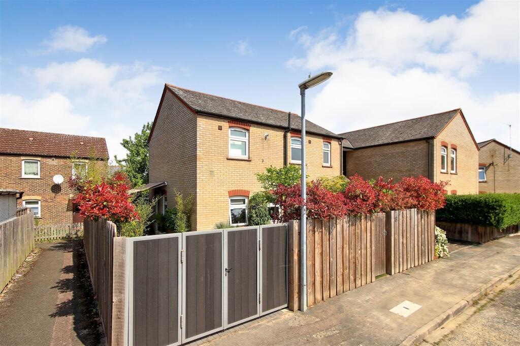Main image of property: Chigwell Court, Cambridge