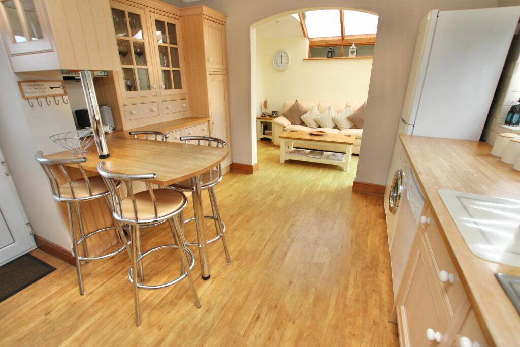 3 bedroom semidetached house for sale in Sandwich Road, Whitfield