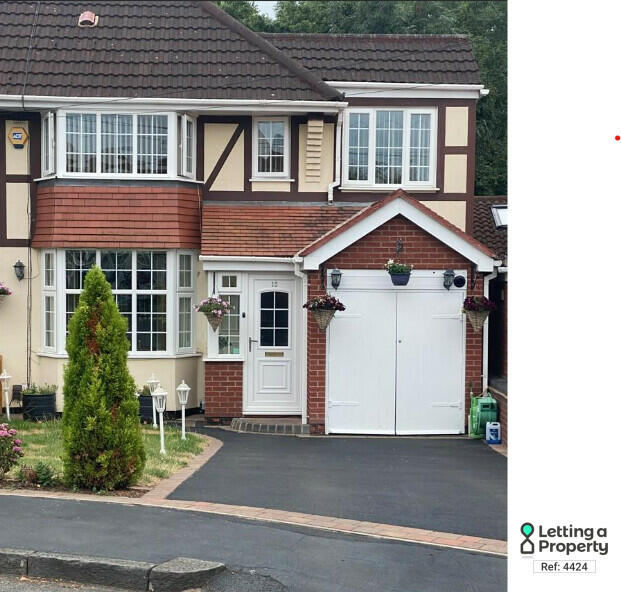 4 bedroom semi-detached house for rent in Wentworth Road, Solihull, West Midlands, B92 7NA, B92