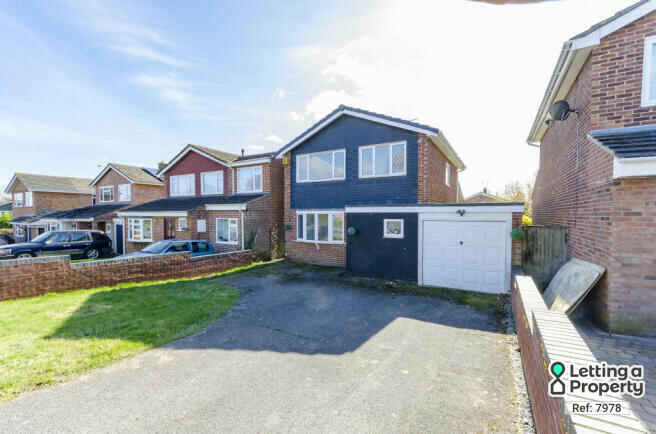 4 bedroom detached house for rent in Dove Close, Basingstoke, Hampshire, RG22 5PH, RG22
