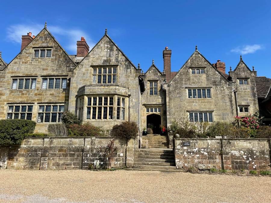 Main image of property: Stonelands, Selsfield Road, East Grinstead, RH19 4QY