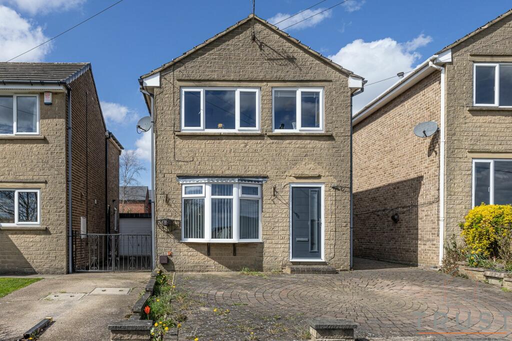 3 bedroom detached house for sale in Upper Batley Low Lane, Batley, WF17