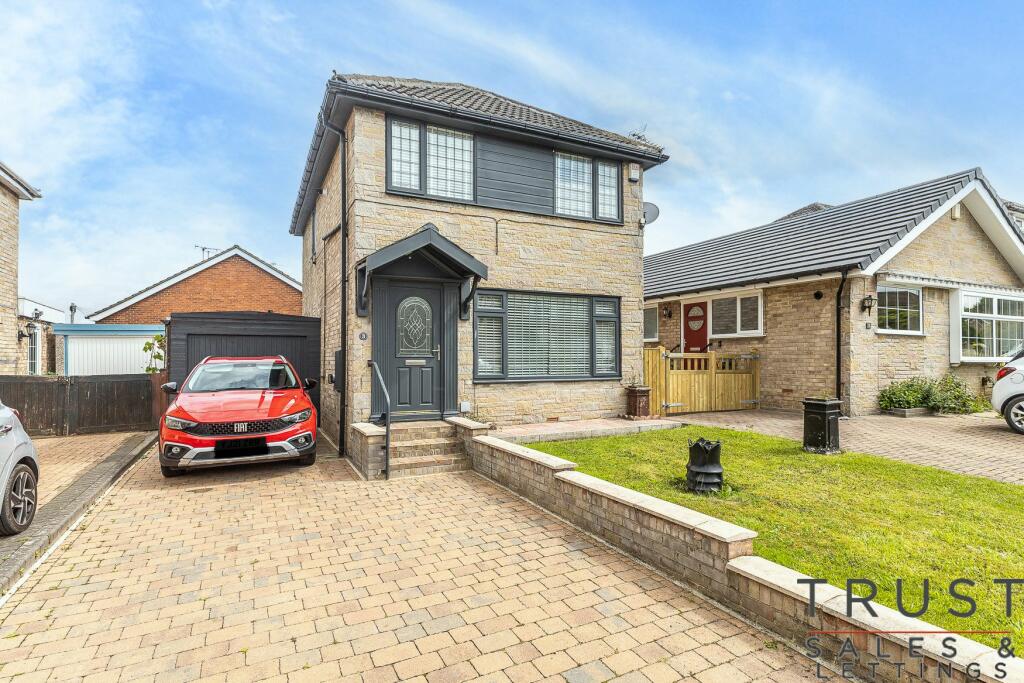 3 bedroom detached house for sale in Summerbridge Crescent, Gomersal, BD19