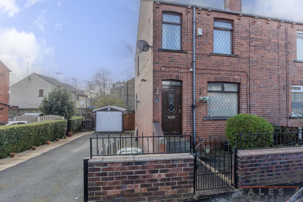 3 bedroom end of terrace house for sale in Ings Road, Batley, WF17