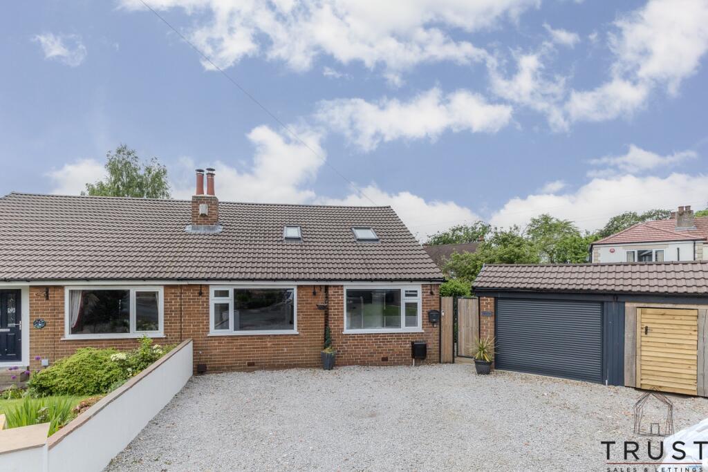 3 bedroom semidetached house for sale in Lilac Grove, Gomersal