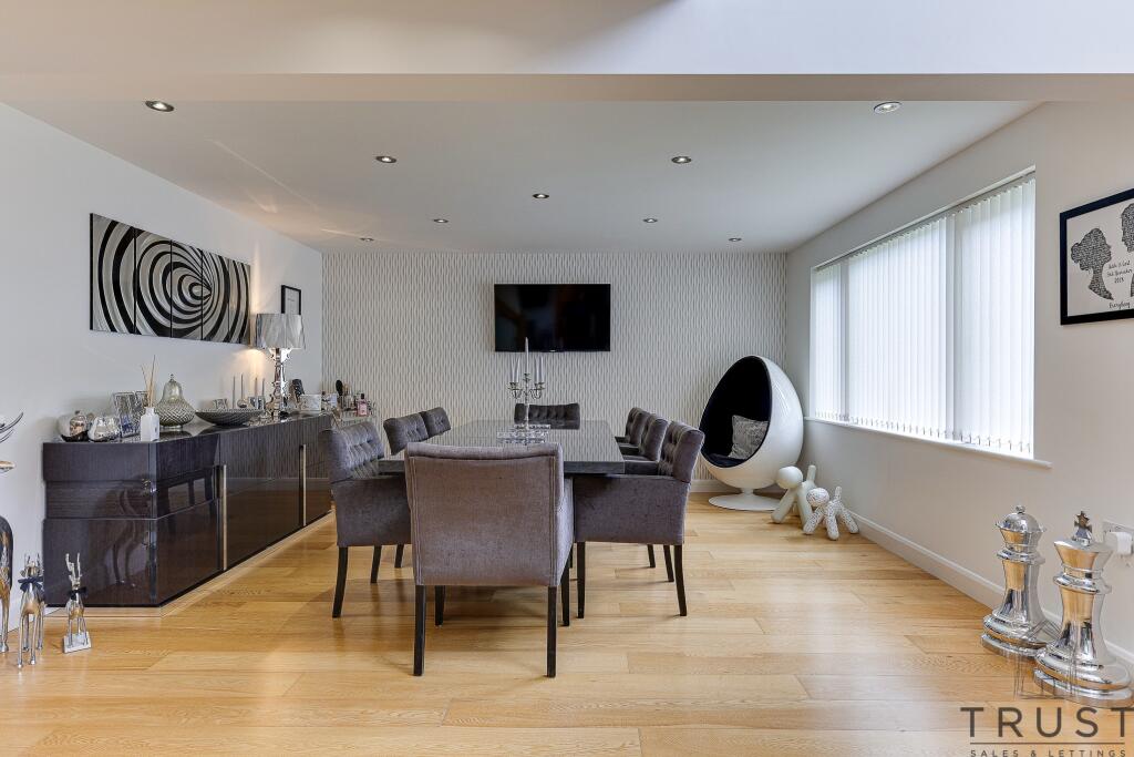 Additional property image - Bradford Road, Birkenshaw