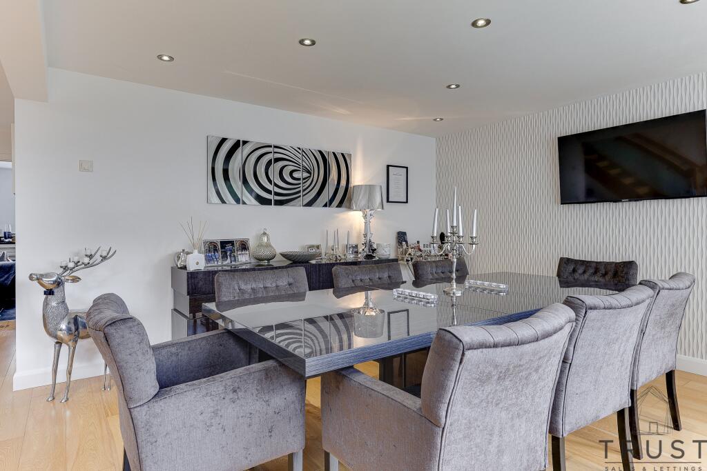 Additional property image - Bradford Road, Birkenshaw