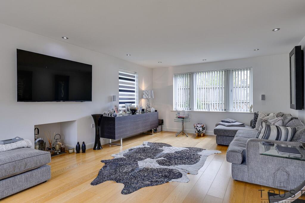 Additional property image - Bradford Road, Birkenshaw