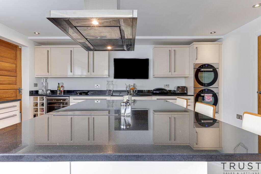 Additional property image - Bradford Road, Birkenshaw