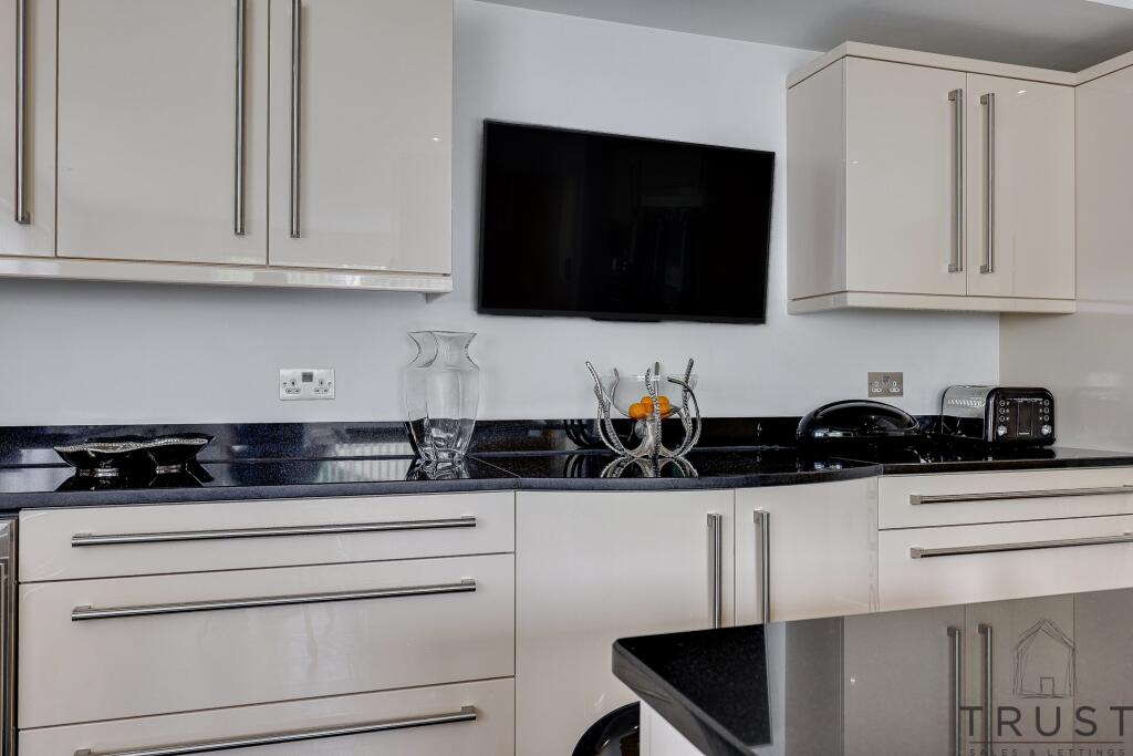 Additional property image - Bradford Road, Birkenshaw