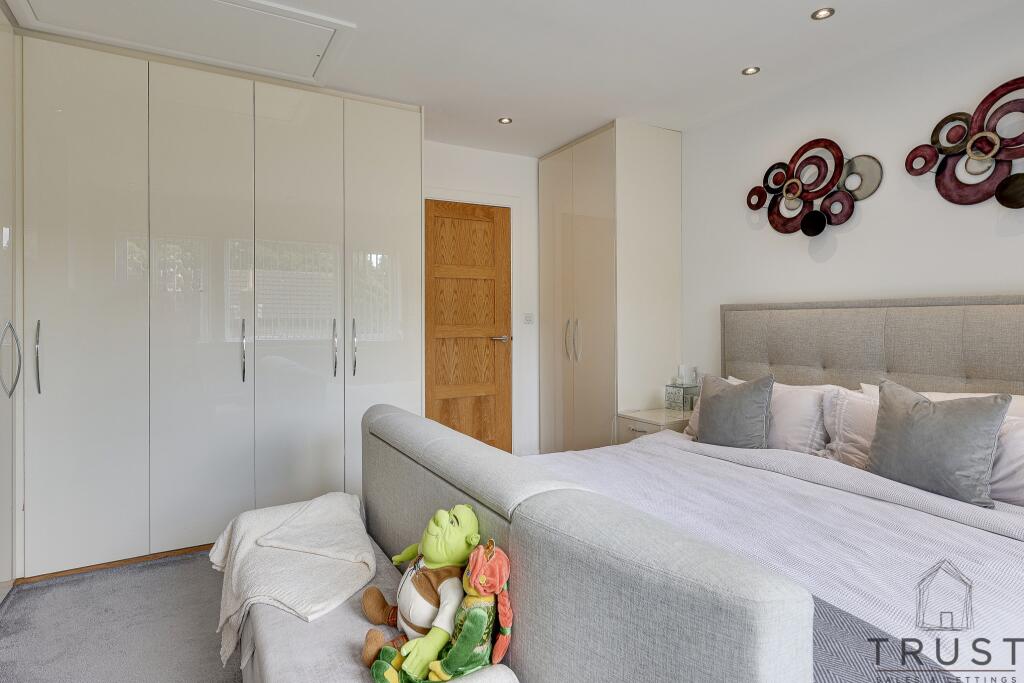 Additional property image - Bradford Road, Birkenshaw