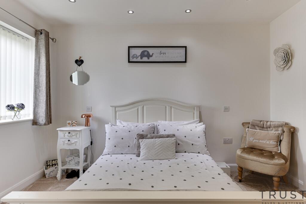 Additional property image - Bradford Road, Birkenshaw