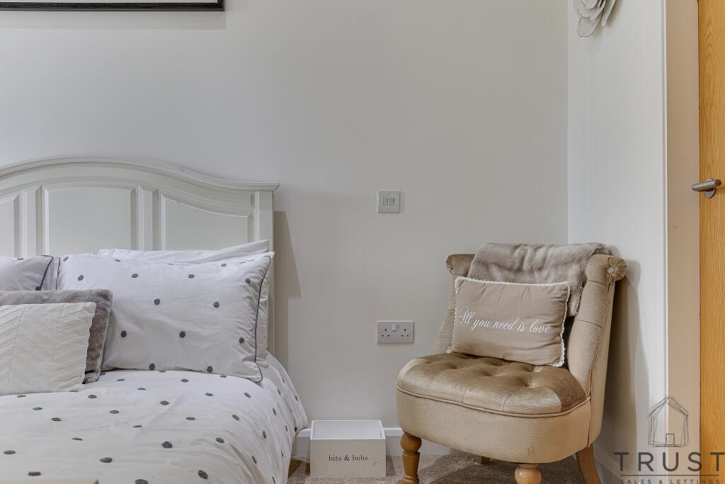 Additional property image - Bradford Road, Birkenshaw