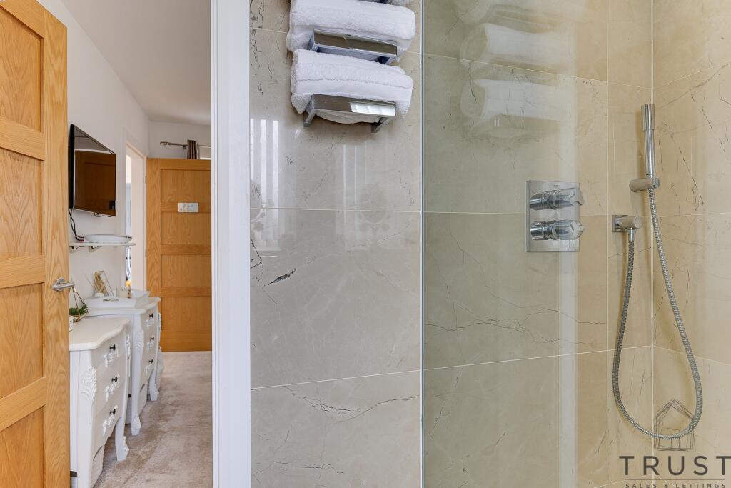 Additional property image - Bradford Road, Birkenshaw