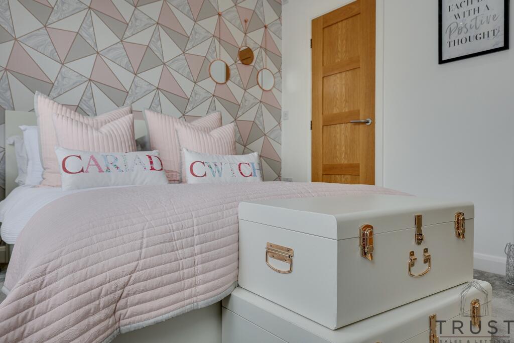 Additional property image - Bradford Road, Birkenshaw