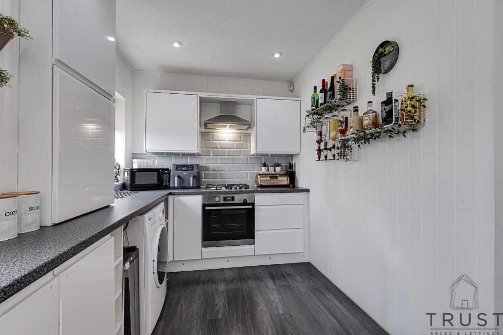 Additional property image - Links Avenue, Cleckheaton