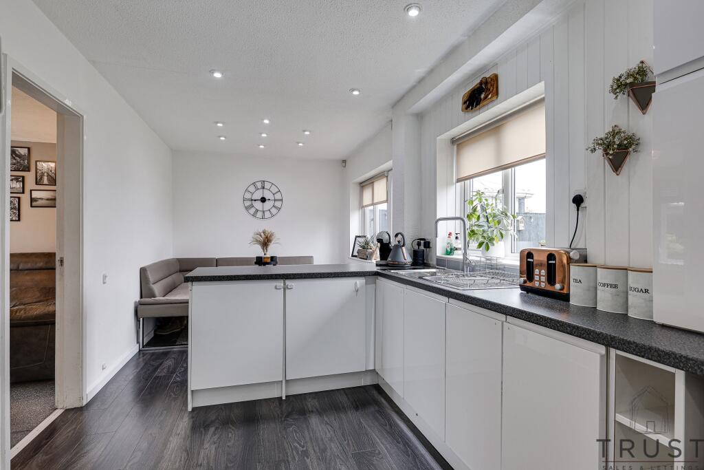 Additional property image - Links Avenue, Cleckheaton