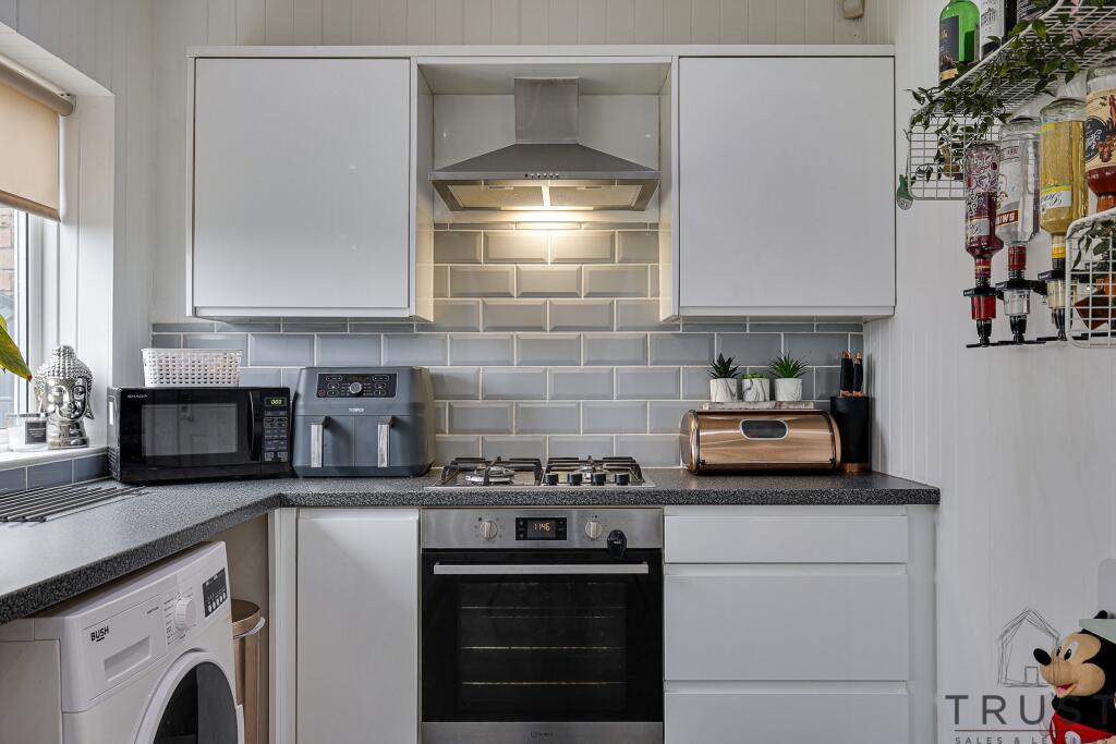 Additional property image - Links Avenue, Cleckheaton