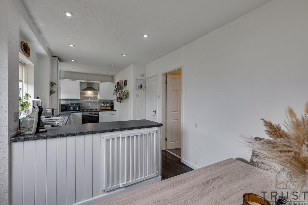Additional property image - Links Avenue, Cleckheaton