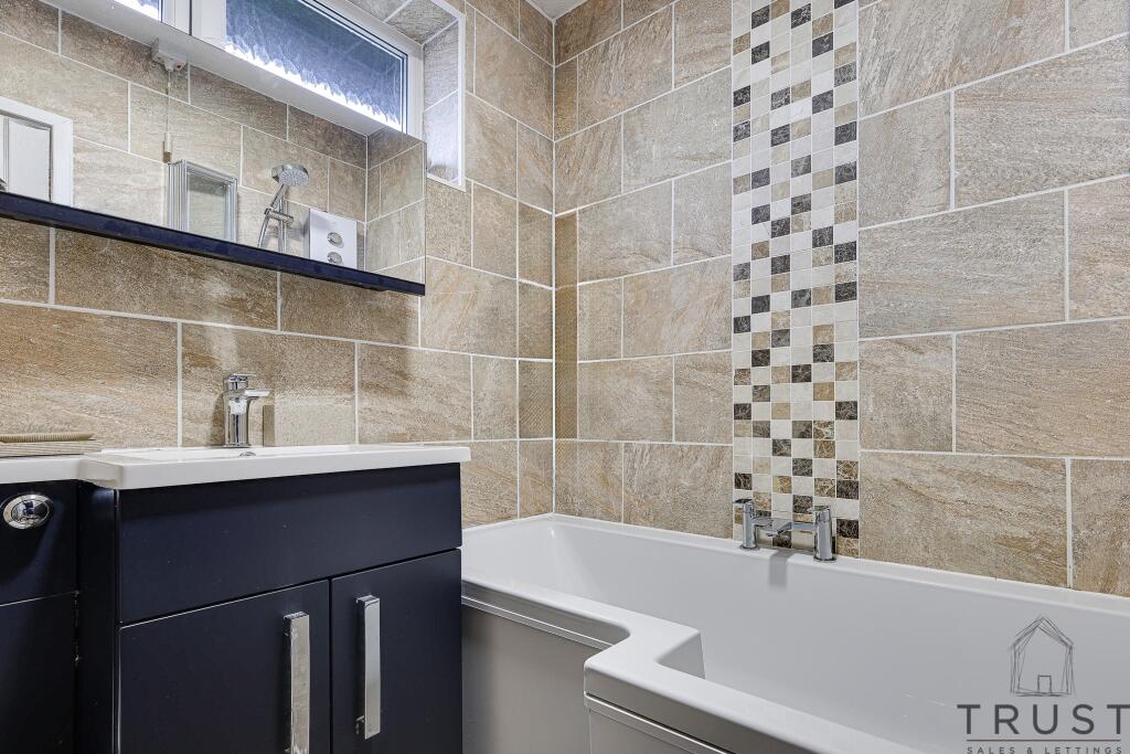 Additional property image - Links Avenue, Cleckheaton