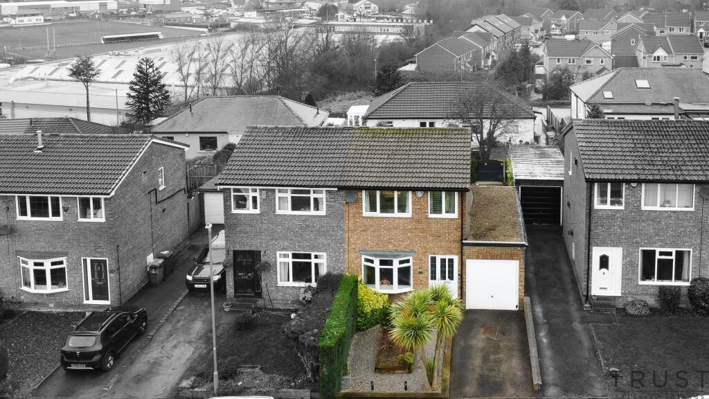Additional property image - Links Avenue, Cleckheaton