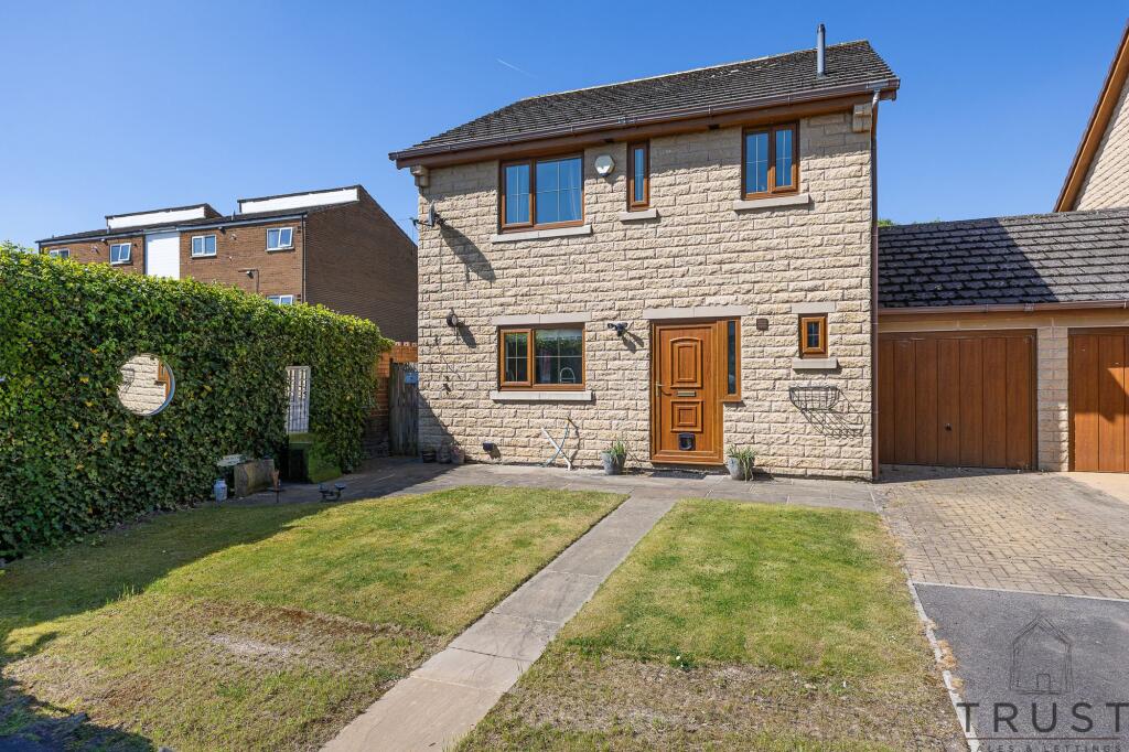 Main image of property: Whitcliffe Road, Cleckheaton, BD19
